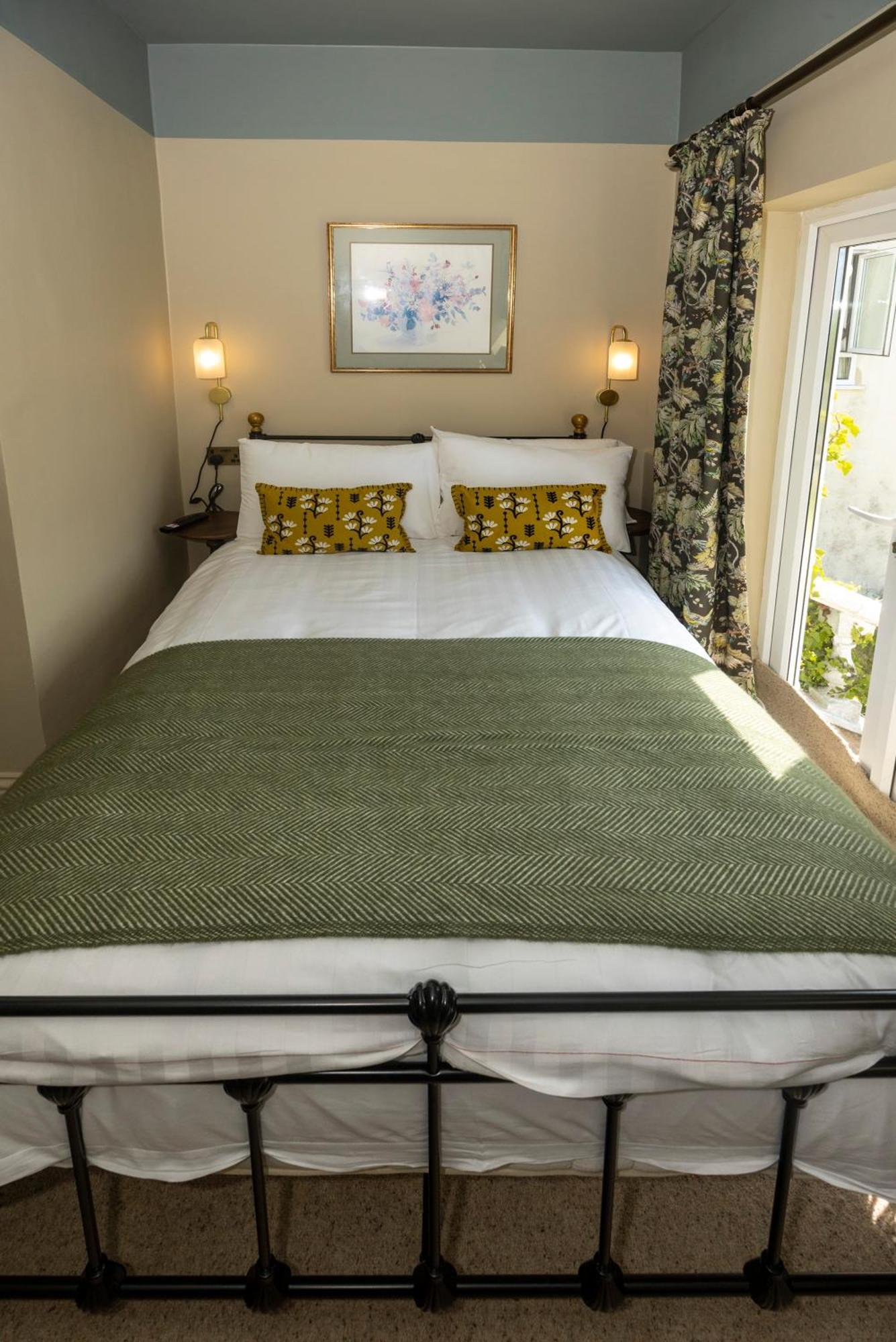 Eype's Mouth Country 3*